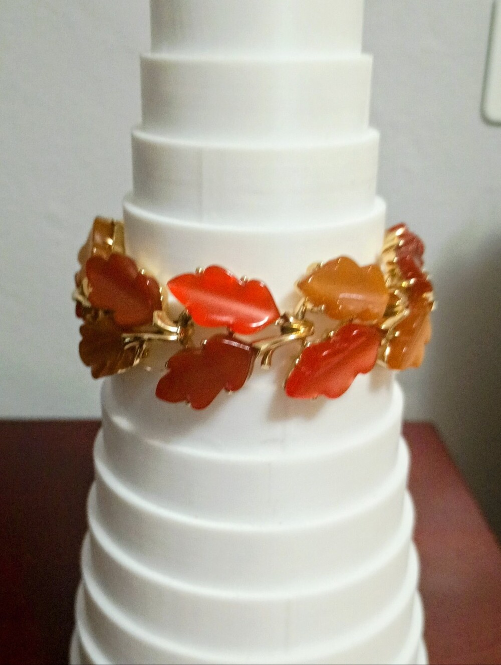 Vintage Signed Lisner Thermoset Lucite Leaves Bracelet Size 6.